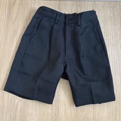 黒のゴム入りショートパンツ　サイズ100のサムネイル