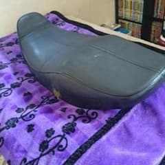 ゼファー400 純正シートのサムネイル