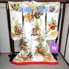 白無垢 花車文様 金彩刺繍 の打ち掛けW - メルカリ
