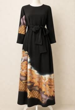 着物リメイク　黒留袖　ロングワンピース　鶴にオレンジゴールド　作家物 着物リメイク 黒留袖 ロングワンピース 鶴 パープルゴールド 訳あり