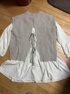 グレー ケーブルニット ノースリーブベストのサムネイル