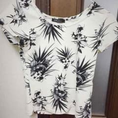 INGNIのTシャツのサムネイル