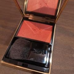 YSL イヴ・サンローラン クチュールブラッシュ 9のサムネイル