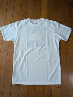 THE NORTH FACE ホワイト Tシャツのサムネイル