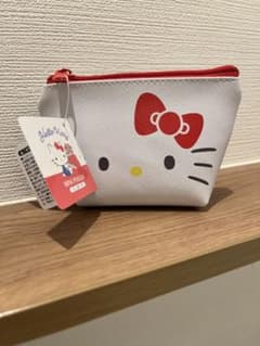 ハローキティ　ミニポーチ舟形　小銭入れ　小物入れ　新品　ダイソーのサムネイル