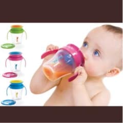 wowカップ　こぼれないコップ　コップ飲み練習に♡のサムネイル