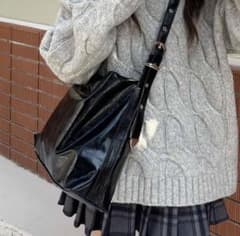 黒 ショルダーバッグ 大容量 37cm SHEINのサムネイル