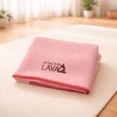 LAVA ヨガタオル ピンク 収納ポーチ付きのサムネイル