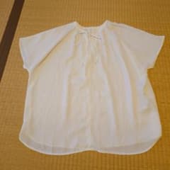 ホワイト 半袖ブラウス リボンネックのサムネイル