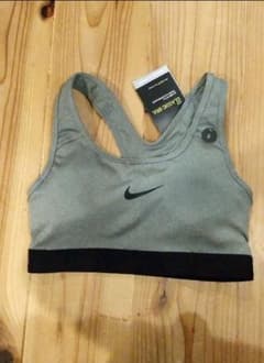 NIKE CLASSIC BRA 新品 S サイズ　ナイキ　スポーツ　ブラのサムネイル