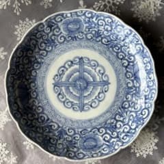 古伊万里 骨董 アンティーク 染付線描き輪花7寸皿 - メルカリ