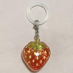 いちご　めじるしチャーム　めじるしアクセサリー　めじるしのサムネイル