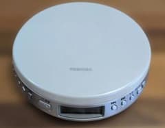 東芝 ポータブルCDプレーヤー TY-P1 2019年製 白 ⚠️イヤホンなし