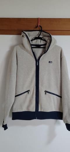 THE NORTH FACE フリースパーカー ベージュ×ネイビーのサムネイル