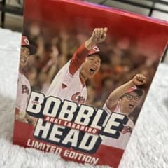 未開封　カープ新井選手人形　非売品のサムネイル