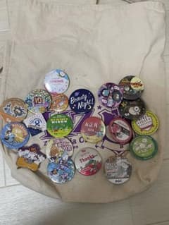 キッザニア甲子園缶バッジ20個とバッグのサムネイル