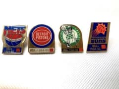 美品　94-95年 マクドナルド NBA ピンバッジ 4個セット（バラ売り不可）のサムネイル