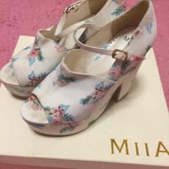 MIIAのサンダルのサムネイル