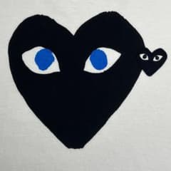 プレイ コムデギャルソン ハート 青目 ワッペン Tシャツ 白 - メルカリ