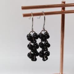 No.579 チェコビーズ 黒のファルファーレピアス - メルカリ