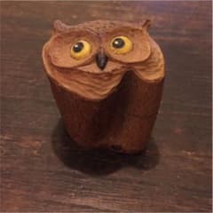 天然木の彫刻 フクロウの置物のサムネイル