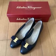 Salvatore Ferragamo ネイビーパンプス 23cm - メルカリ