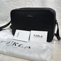 極美品　FURLA フルラ　リリー　ダブルジッパー　黒　カメラバッグ　金具 極美品 FURLA フルラ リリー ダブルジッパー 黒 カメラバッグ 金具
