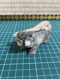 豚の置物 天然石彫刻 インテリアのサムネイル