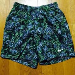 ナイキのショートパンツのサムネイル