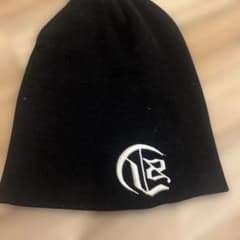 黒の刺繍ロゴニット帽