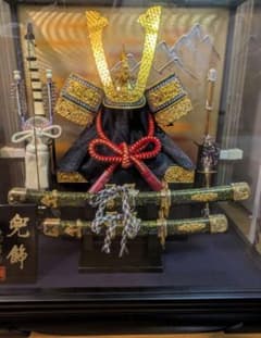 【値下げ】五月人形 兜飾り ガラスケース入り 高級 京都 嘉房作銘あり※写真参照 最終値下げ】五月人形 兜飾り ガラスケース入 京都 嘉房作銘あり※写真