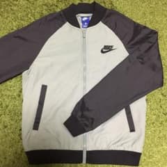 NIKE  ナイキ　カーキ　ブルゾンのサムネイル