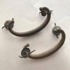 時代タンス金具類　古鉄 ❖古鉄金具：ろ➁引手／大正時代の桐和箪笥金具 蕨手 アンティーク