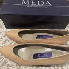 MÉDA ベージュ ポインテッドトゥパンプスのサムネイル