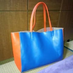 皮のバックのサムネイル