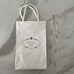 PRADA ショッパー　紙袋　リボン付きのサムネイル