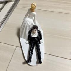 ケーキトッパー　新郎　新婦　引きずり　ウェディングのサムネイル