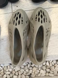k*a様 adidas YEEZY Foam Runner 27.5cmのサムネイル