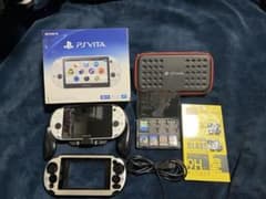 PS Vita PCH2000 本体＋メモリーカード16GB＋ソフト＋おまけ付きのサムネイル