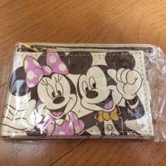 ディズニーリゾート 年パス購入者限定パスケースのサムネイル
