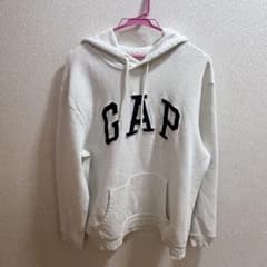 ピ*ケ様 GAP ロゴ刺繍 プルオーバーパーカー ホワイトのサムネイル