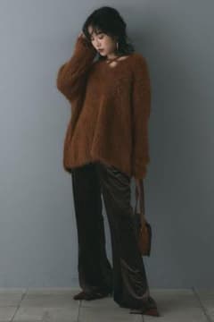 ANDREA&Co. シャギーニット×ベロアフレアパンツ　セットアップ　ブラックのサムネイル