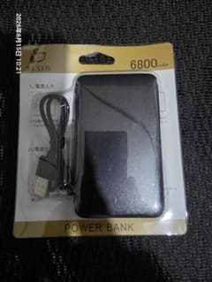 PSE マークあり　充電ケーブル付　モバイルバッテリー 6800mAh　黒　オのサムネイル