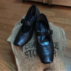 golden foot ＊ 黒ローヒルパンプスのサムネイル