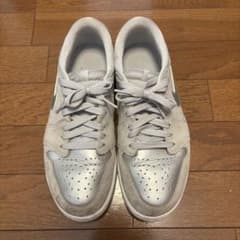 NIKE AIR JORDAN 1 LOW グレー シルバー スニーカーのサムネイル