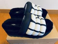 UGG アグ マキシスライドロゴ 25cm 黒 厚底 ファーサンダル UGG アグ マキシスライドロゴ 25cm 黒 厚底 ファーサンダル - メルカリ