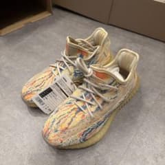 adidas YEEZY BOOST 350 V2 スニーカーのサムネイル