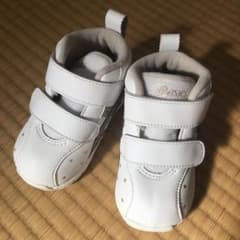 アシックス　スニーカーのサムネイル