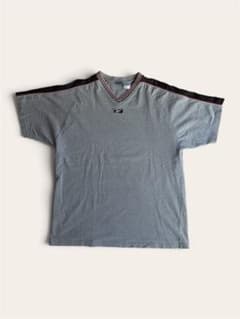 Reebok Vネック Tシャツ グレー 刺繍ロゴ XLサイズ 90s Y2Kのサムネイル