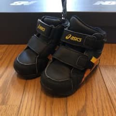 asics スニーカー　13.0 黒　ハイカットのサムネイル